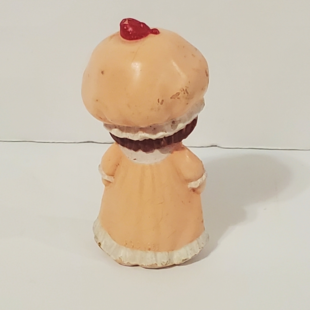 Vintage Strawberry Shortcake Miniature PVC Figure - Picture 2 of 3